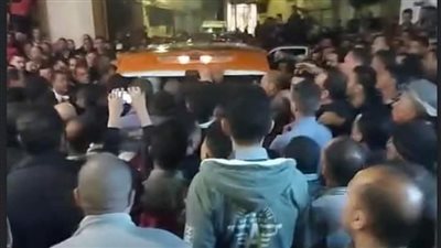 الآلاف يودعون جثمان الصحفي والإعلامي سيد موسى بالدقهلية (صور)
