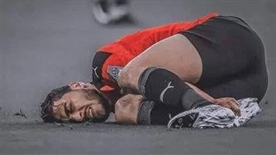 طبيب الأهلي يرافق أكرم توفيق إلى النمسا 