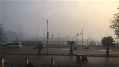 غيوم وشبورة مائية كثيفة تحجب سماء القاهرة والجيزة، وتوقعات بسقوط أمطار( صور)