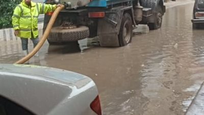 نوة الفيضة الصغرى تواصل ضرب الإسكندرية وتغرق شوارع المدينة |صور 