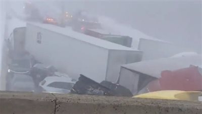 اصطدام 46 سيارة في حادث مروع بأمريكا (فيديو)