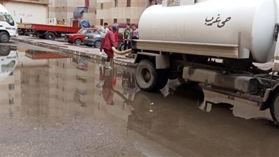 أحياء الإسكندرية تواصل شفط تراكمات مياه الأمطار 