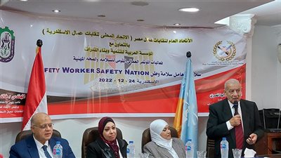 رئيس اتحاد عمال الإسكندرية: سلامة العامل المصري هي الأهم في العمل| صور