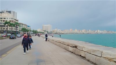 الغيوم والأجواء الشتوية تسيطر على سماء الإسكندرية 