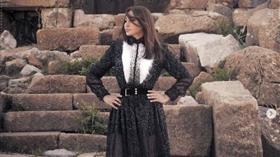 إليسا تهنئ جمهورها بالكريسماس: لا تنسوا أنه موسم المعجزات 