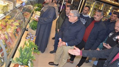 محافظ المنيا يتابع توافر السلع بأسعار مناسبة في عدد من المنافذ 