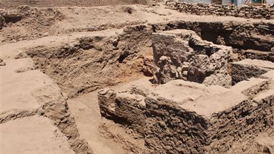 الآثار تعلن البدء في الكشف عن أجزاء معبد خنوم بإسنا