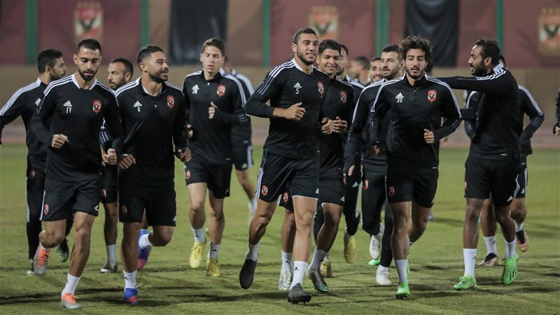 فريق الكرة بالأهلي،فيتو