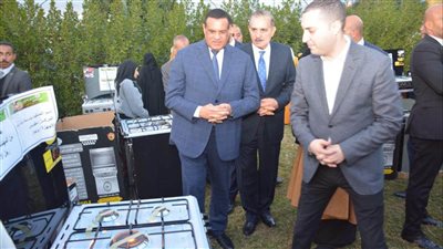 وزير التنمية المحلية ومحافظ كفر الشيخ يوزعان أجهزة عرائيس 