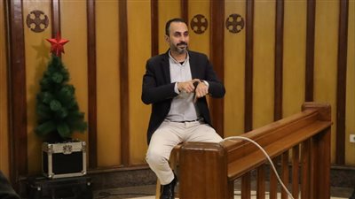 الأسقفية توفر ترجمة فورية بلغة الإشارة وتخصص ركنًا للصم بقداس العيد