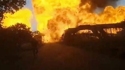 لحظة انفجار ناقلة تحمل الغاز المسال بجنوب أفريقيا (فيديو)