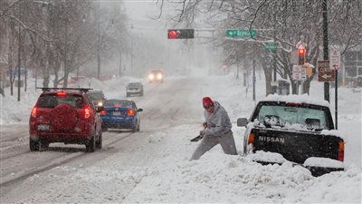ارتفاع ضحايا العواصف الثلجية في أمريكا إلى 64 شخصا
