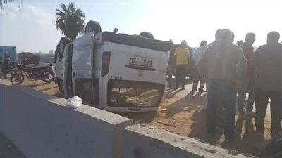 إصابة 15 في تصادم أتوبيس جامعة وسيارة نقل بالدقهلية 