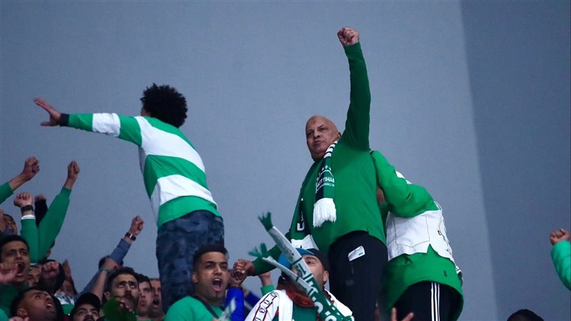 عادل شكل يقود جماهير