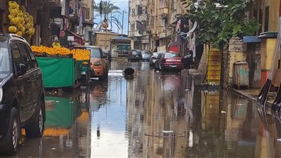 غرق مدرسة وعدد من شوارع الإسكندرية في مياه أمطار نوة الفيضة الصغرى (صور)