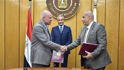 توقيع بروتوكول تعاون بين القوى العاملة ومصر للطيران 