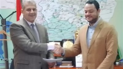 مياه الفيوم توقع بروتوكولا لمد شبكات جديدة بقري سنورس