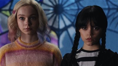 منتجو مسلسل WEDNESDAY يتحدثون عن طبيعة الصداقة بين البطلة وإنيد سنكلير