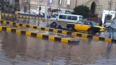 غرق محيط ميدان محطة مصر في الإسكندرية بمياه الأمطار (صور)