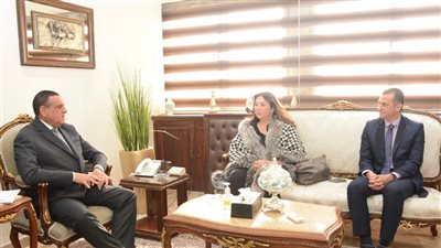 وزير التنمية المحلية يبحث التعاون مع وفد برنامج الأمم المتحدة للمستوطنات البشرية 