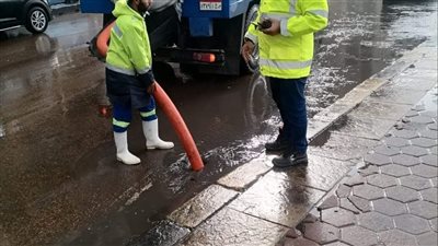 صرف الإسكندرية: التعامل مع تجمعات مياه الأمطار واستمرار حالة الطوارئ (صور)