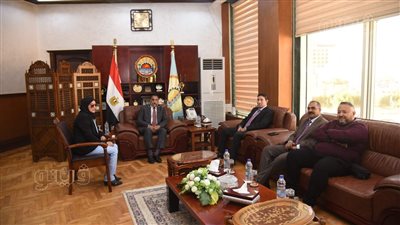 محافظ مطروح يستقبل نقيب عام البيطريين لبحث سُبل التعاون المشترك (صور)