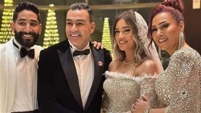 دموع الحضري وزوجته بحفل زفاف ابنتهما (فيديو) 