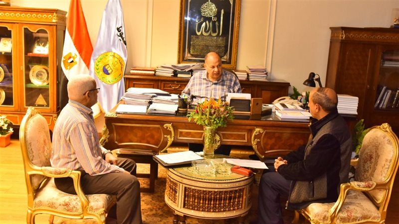 اجتماع محافظ أسيوط،
