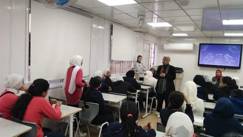 لقاء توعية لطلبات