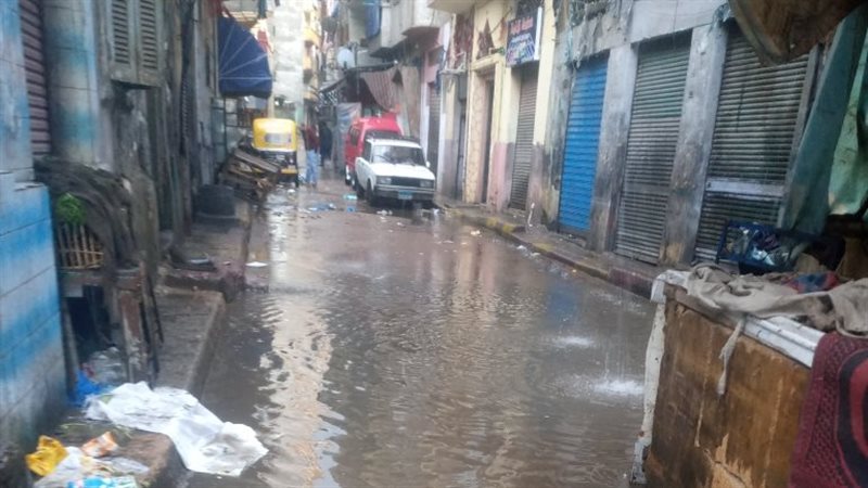 برك الأمطار في شوارع