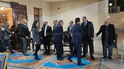 غياب نجوم الفن عن عزاء شقيق طارق الشناوي (صور) 