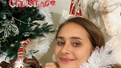 نيللي كريم تحتفل بالكريسماس وتوجه التهنئة لجمهورها