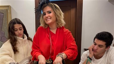 هنا شيحة تحتفل بعيد ميلادها مع عائلتها بطريقة مختلفة 