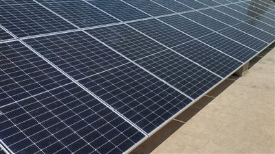 الكهرباء تكشف طريقة عمل الألواح الشمسية لتوليد الطاقة 