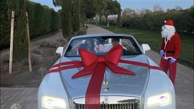 سيارة كريستيانو رونالدو، جورجينا تهدي كريستيانو أغلى سيارة في العالم (فيديو)