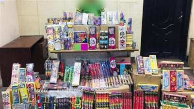 ضبط 4 أشخاص بحوزتهم مليون قطعة ألعاب نارية في القاهرة 