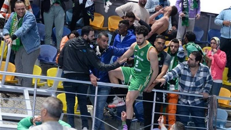 حادث سقوط منصة مدرج