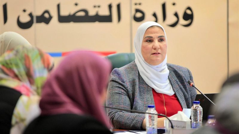 نيفين القياج وزيرة