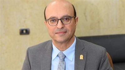 رئيس جامعة أسيوط يشدد على تواجد الأطقم الطبية داخل لجان الامتحانات 