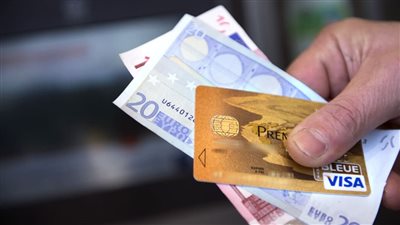 البنك المركزي يكشف مخالفات في عملية تحويل الأموال من الخارج 