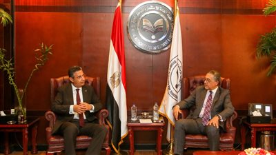 رئيسا البريد والاستثمار يبحثان أوجه التعاون المشترك