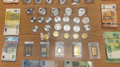 ضبط محاولة تهريب نقد أجنبي سبائك وجنيهات ذهبية وفضية بمطار الغردقة
