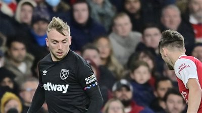 الدوري الإنجليزي، وست هام يتقدم على أرسنال بهدف في الشوط الأول 