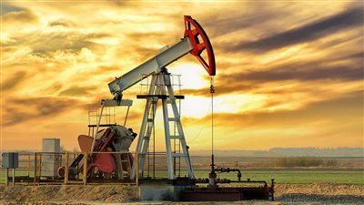 ارتفاع أسعار النفط بفضل تراجع مخزونات الوقود الأمريكية