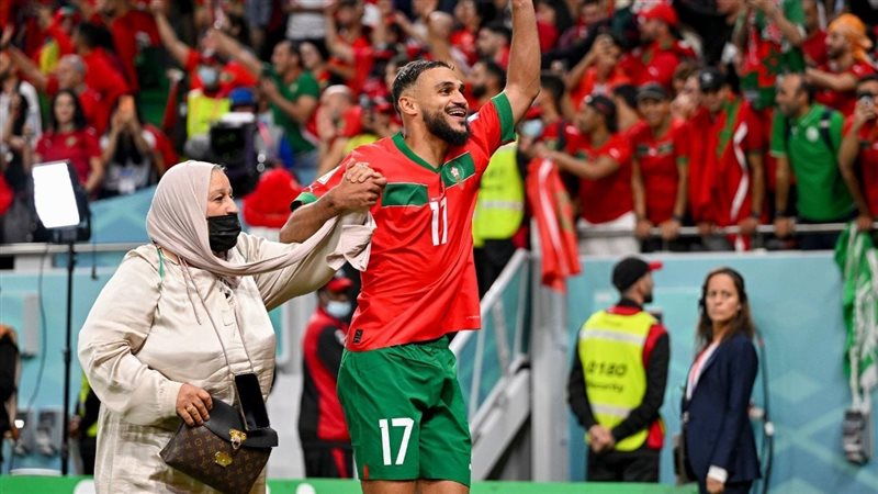 سفيان بوفال ووالدته،