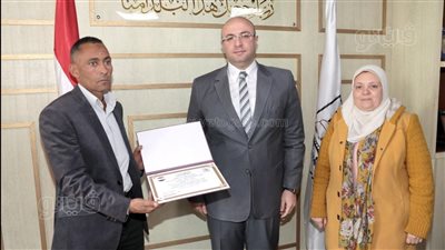 محافظ بني سويف يُكرًم العناصر المتميزة بوحدات الرصد الميداني بسمسطا