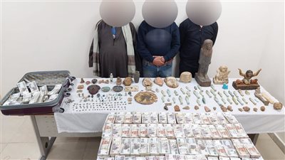  ضبط 201 قطعة أثرية أثناء إتمام صفقة البيع فى الجيزة (صور)