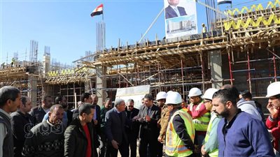 محافظ المنيا يتفقد عددا من مشروعات مبادرة 