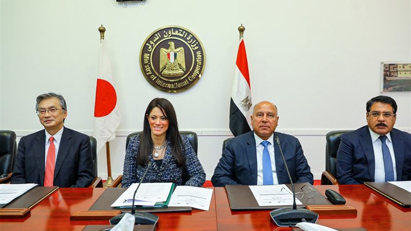 توقيع تمويل الخط