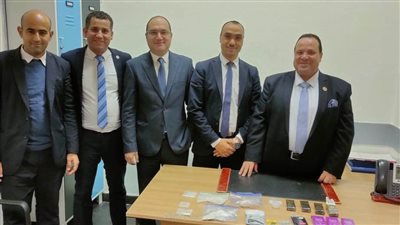ضبط مخدرات من جميع الأصناف بحوزة أجنبية بمطار القاهرة (صور)